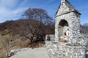 97 Il tempietto con Madonnina e i Tre Faggi